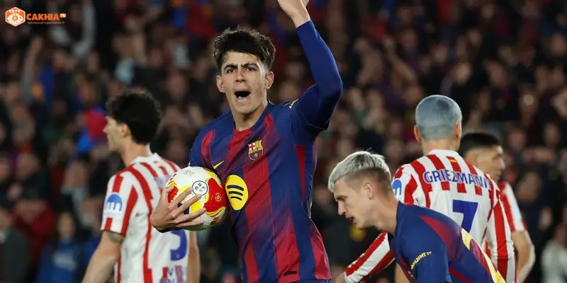 Julian Alvarez và Robert Lewandowski sẵn sàng đối đầu trong trận Atlético de Madrid vs Barcelona