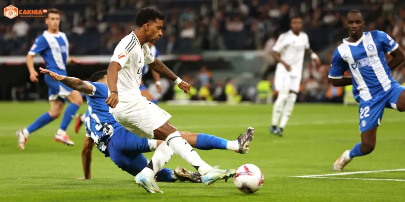 Kylian Mbappé và Kike García sẵn sàng đối đầu trong trận Real Madrid vs Alavés