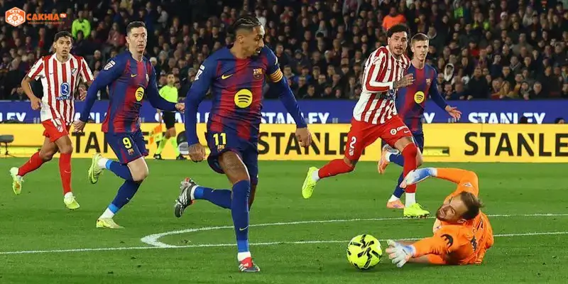 Robert Lewandowski và Julian Alvarez sẵn sàng đối đầu trong trận Barcelona vs Atlético de Madrid