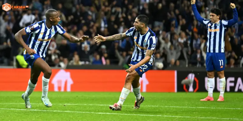 Sân Estádio do Dragão rực rỡ ánh đèn trước trận Porto vs Nottingham Forest Europa League