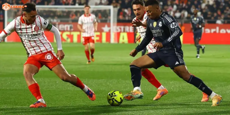 Santiago Bernabéu rực rỡ ánh đèn trước trận Real Madrid vs Girona La Liga